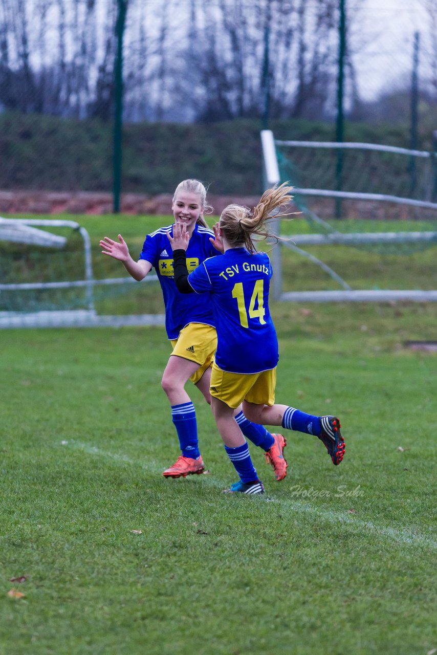 Bild 228 - B-Juniorinnen TSV Gnutz o.W. - SV Henstedt Ulzburg II : Ergebnis: ca. 5:0